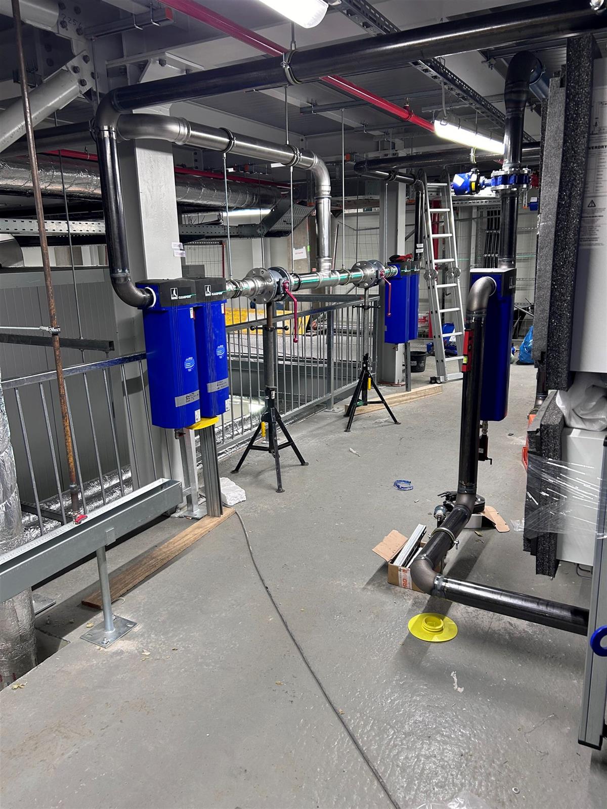 Installation der Druckluftzentrale bei John Deere